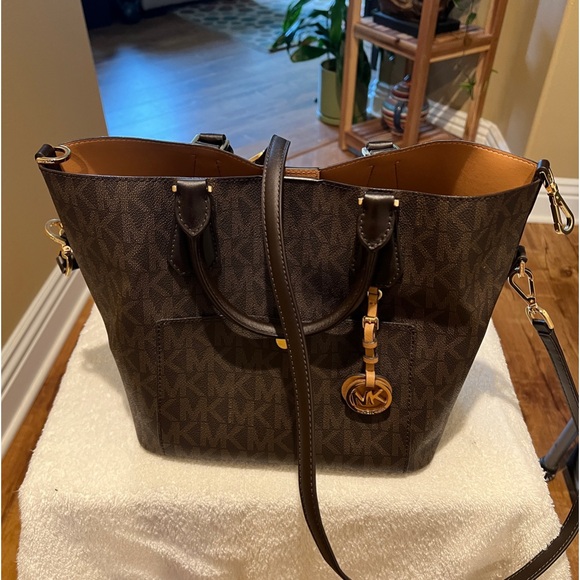 MK Michael Kors bucket shoulder bag purse - Picture 6 of 7